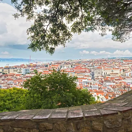 For 2 Just 250m From Largo Intendente * Lizbona
